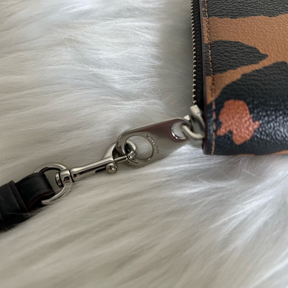 Coach Accordion Zip Around Wallet Wristlet with Leopard print - Picture 4 of 5